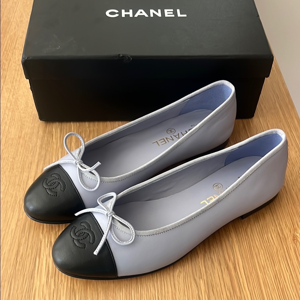 Women's Black and Lavender Ballet Flats